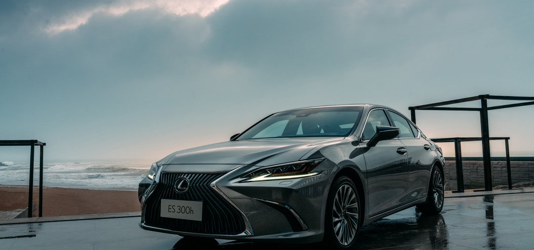 LEXUS HYBRID